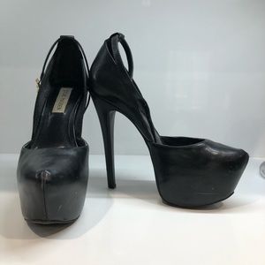 Steve Madden Ultra High Leather Pump